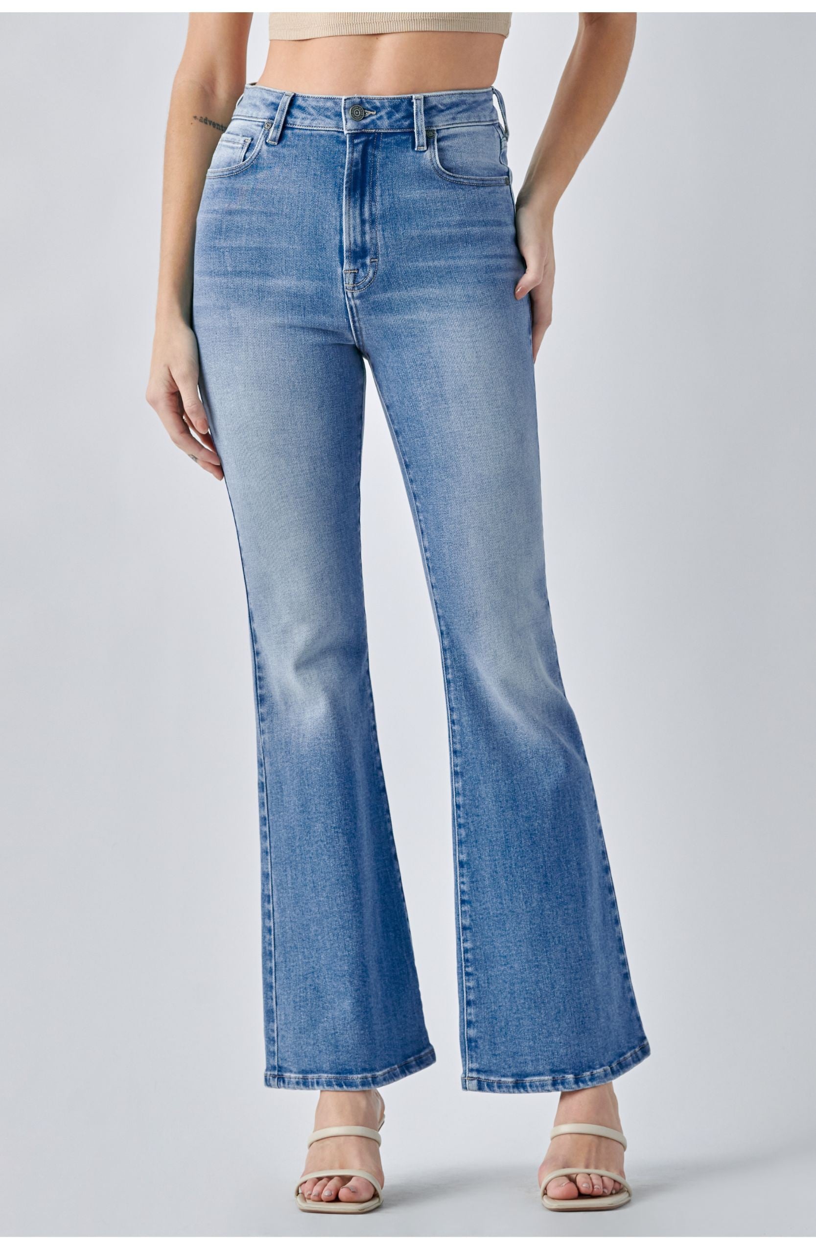 Hidden Clean Stretch Flare Medium Blue. These flare jeans are the perfect everyday pair to add to your closet, with a clean design and high waist fit made with extra stretch to keep you cute and comfortable all day long!
