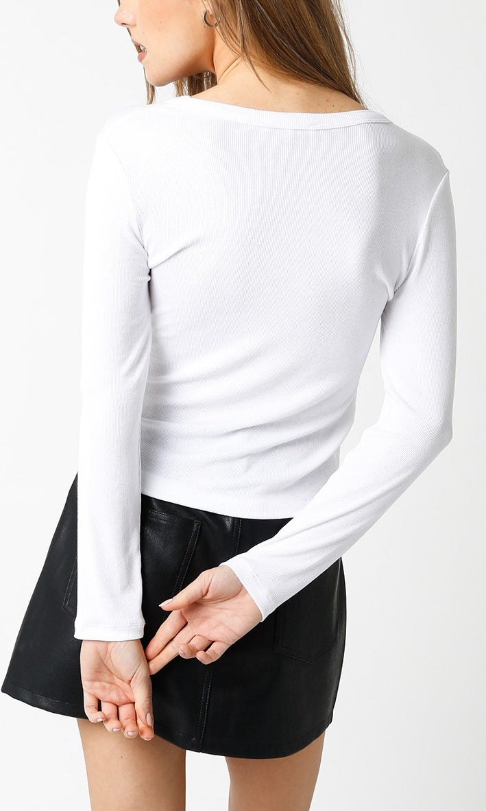 Jeni Everyday Long Sleeve Tee Heather White. This basic fitted long sleeve tee is a must have for everyday, perfect for layering or wearing on its own tucked into boyfriend jeans or shorts.