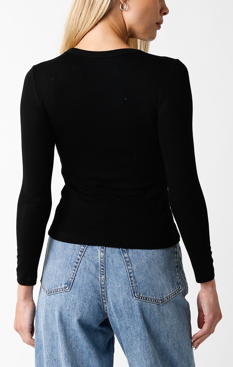 Jeni Everyday Long Sleeve Tee Heather Black. This basic fitted long sleeve tee is a must have for everyday, perfect for layering or wearing on its own tucked into boyfriend jeans or shorts.