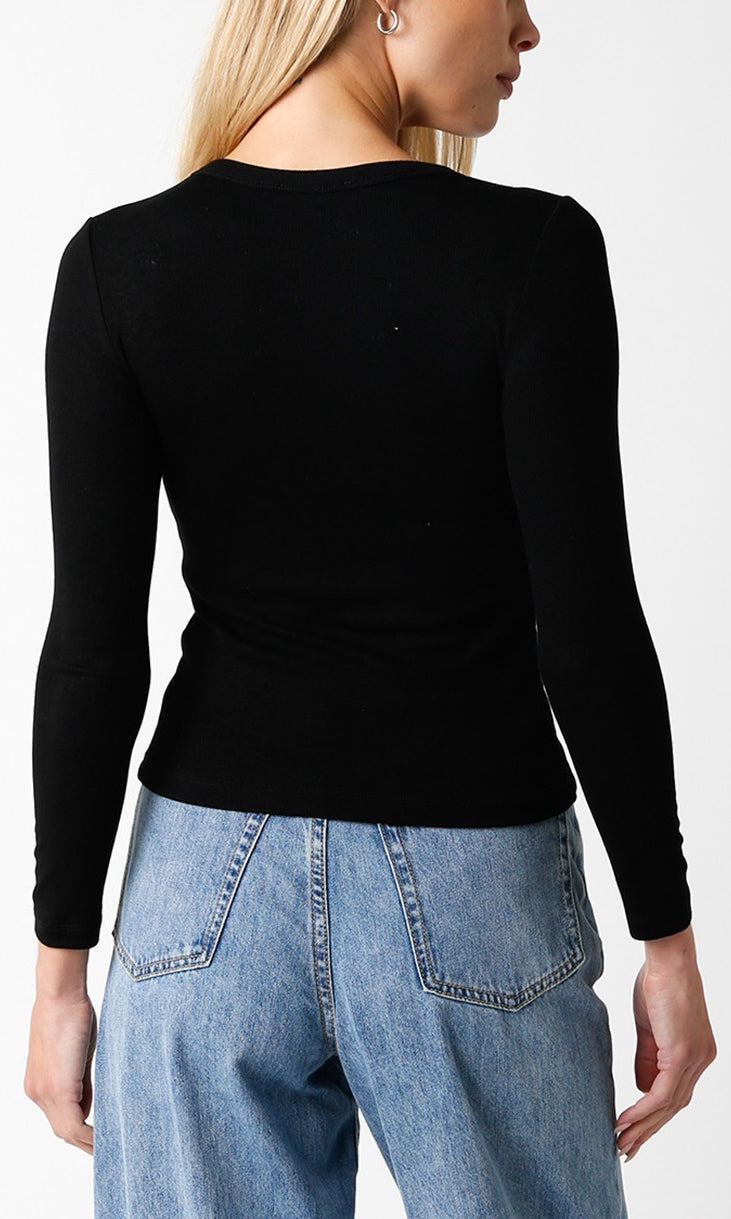 Jeni Everyday Long Sleeve Tee Heather Black. This basic fitted long sleeve tee is a must have for everyday, perfect for layering or wearing on its own tucked into boyfriend jeans or shorts.