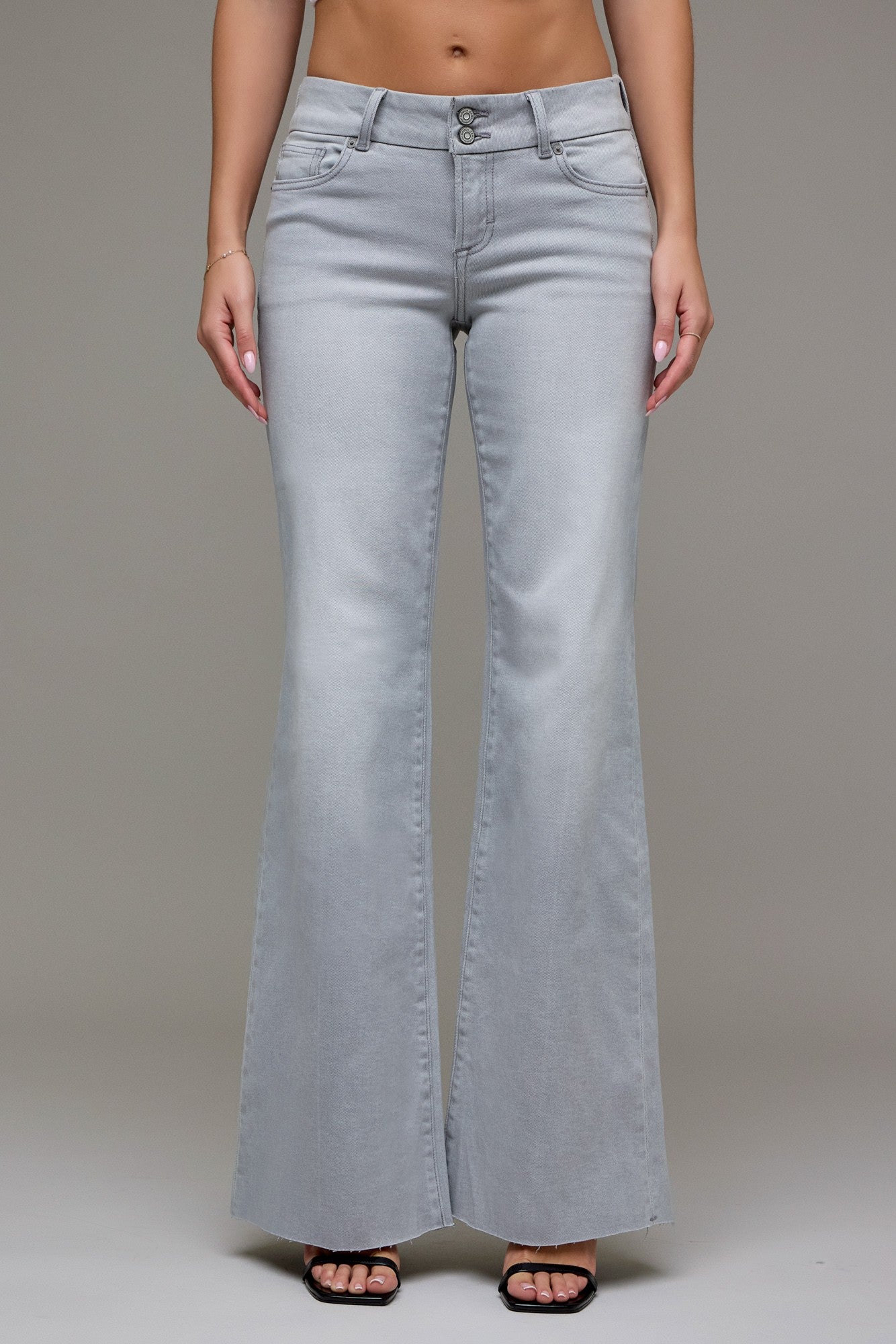 flare jeans women, high rise flare jeans, straight flare jeans women, everyday denim jeans, flattering flare jeans, casual jeans women, modern denim style, weekend wear jeans, women’s denim, casual essentials, easy everyday jeans