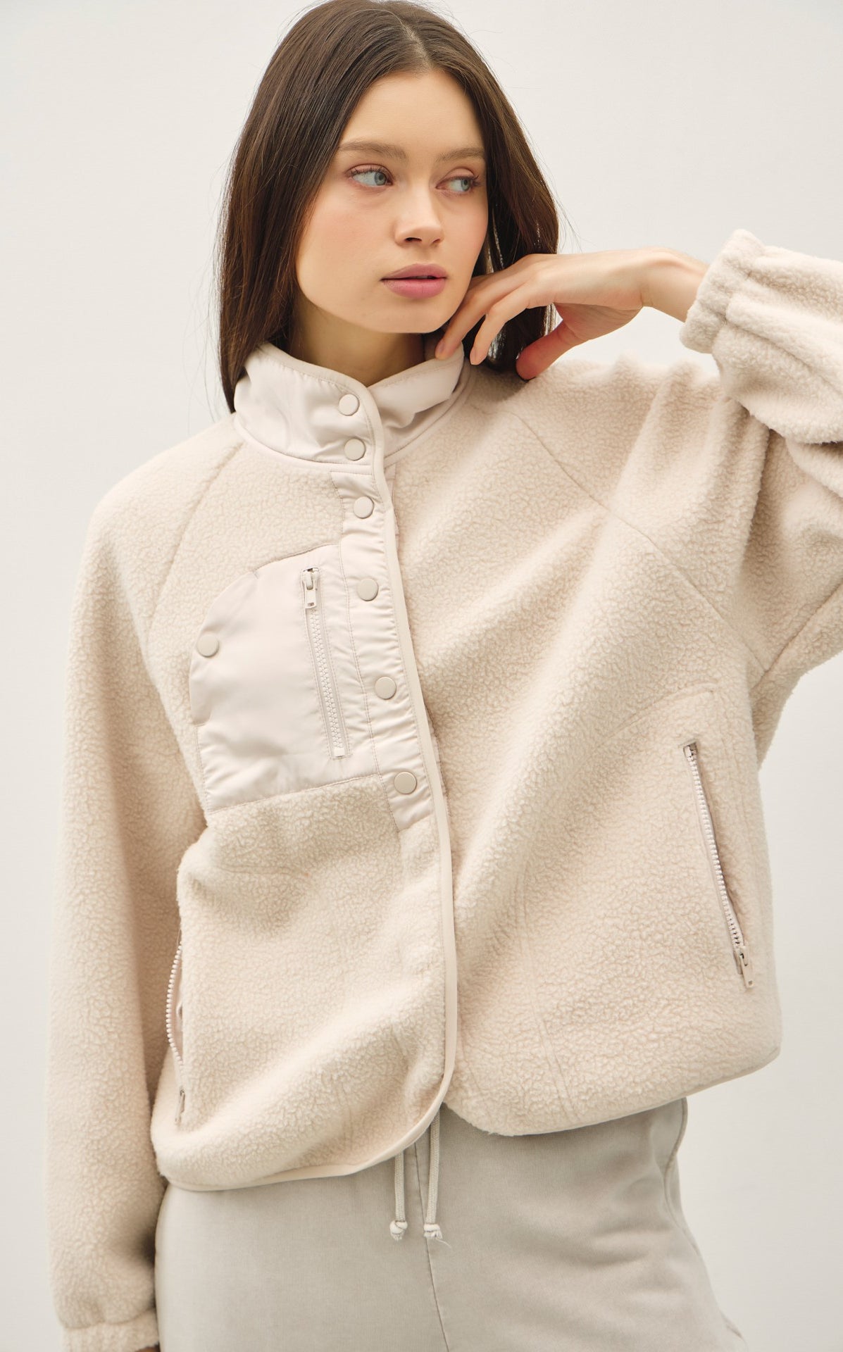 women's jacket
lightweight jacket
casual jacket
cropped jacket
oversized jacket
utility jacket
bomber jacket
structured jacket
fall jacket
winter jacket
trendy outerwear
women's outerwear collection
everyday jacket
layering outerwear