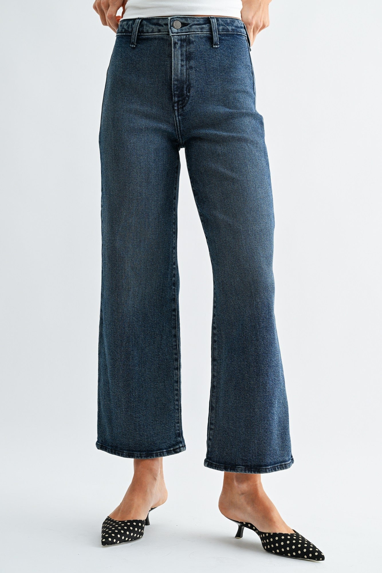 Women’s high-rise wide-leg jeans with an ankle-length hem and classic five-pocket styling.