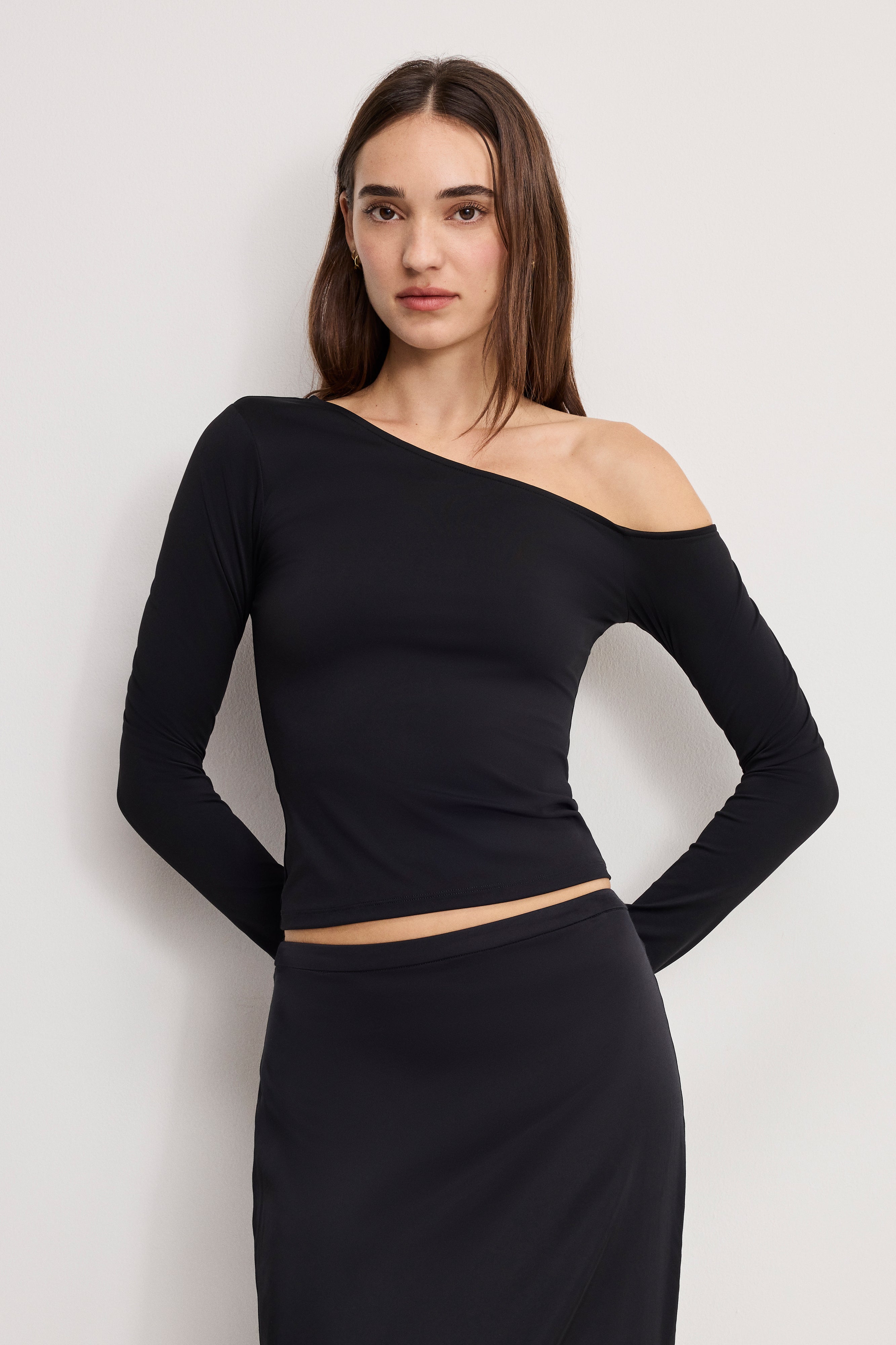 one shoulder top, asymmetrical neckline top, long sleeve fitted top, women’s going out top, boutique basics, elevated staple top