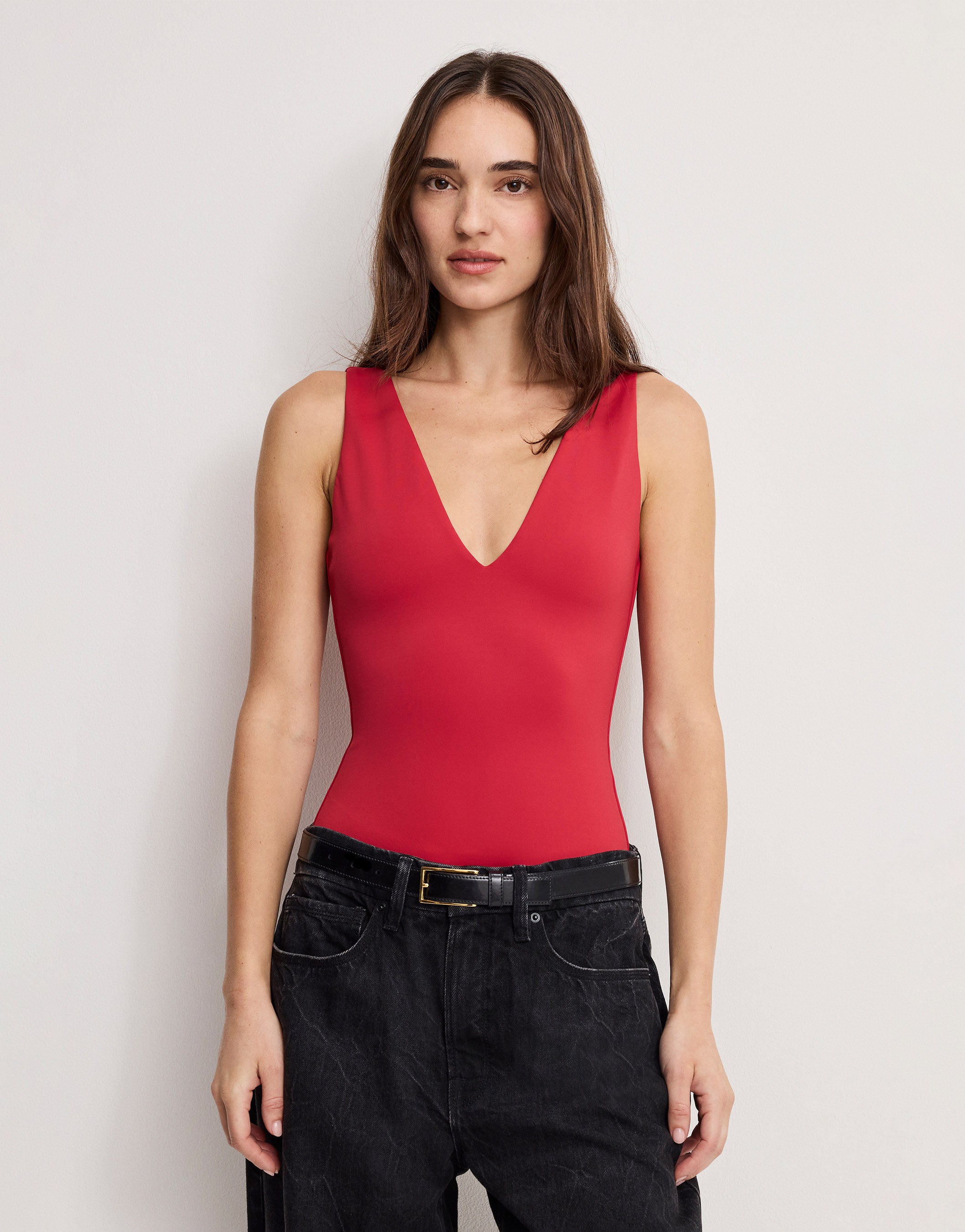 sleeveless bodysuit, deep v bodysuit, women’s bodysuit top, sculpting bodysuit, layering bodysuit, wardrobe essential bodysuit, boutique basics
