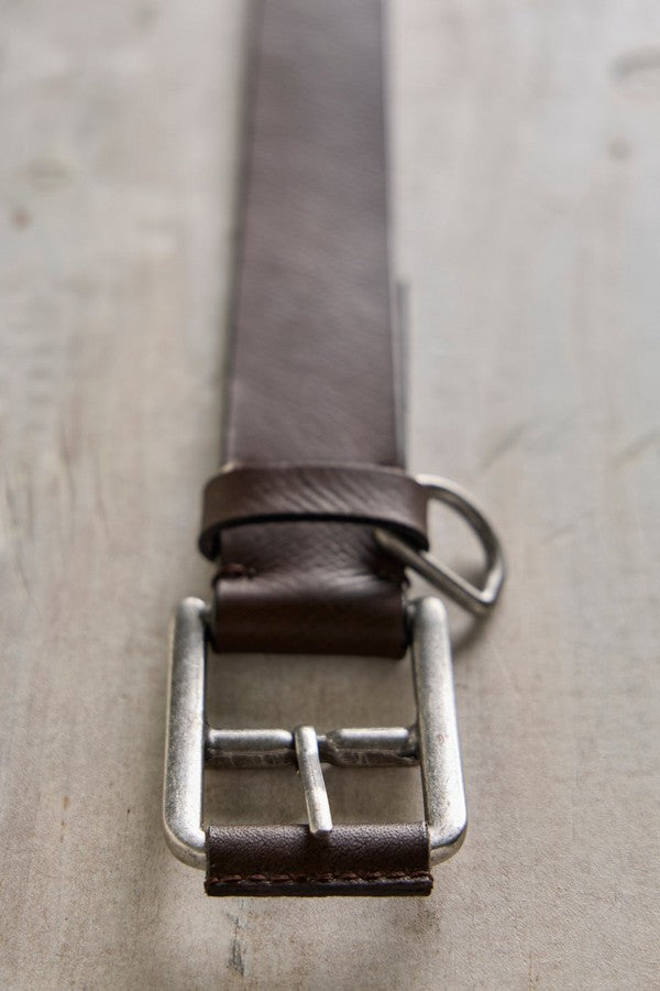Free People Brooklyn Belt in Bitter Bark, detail view of silver-tone buckle and D-ring