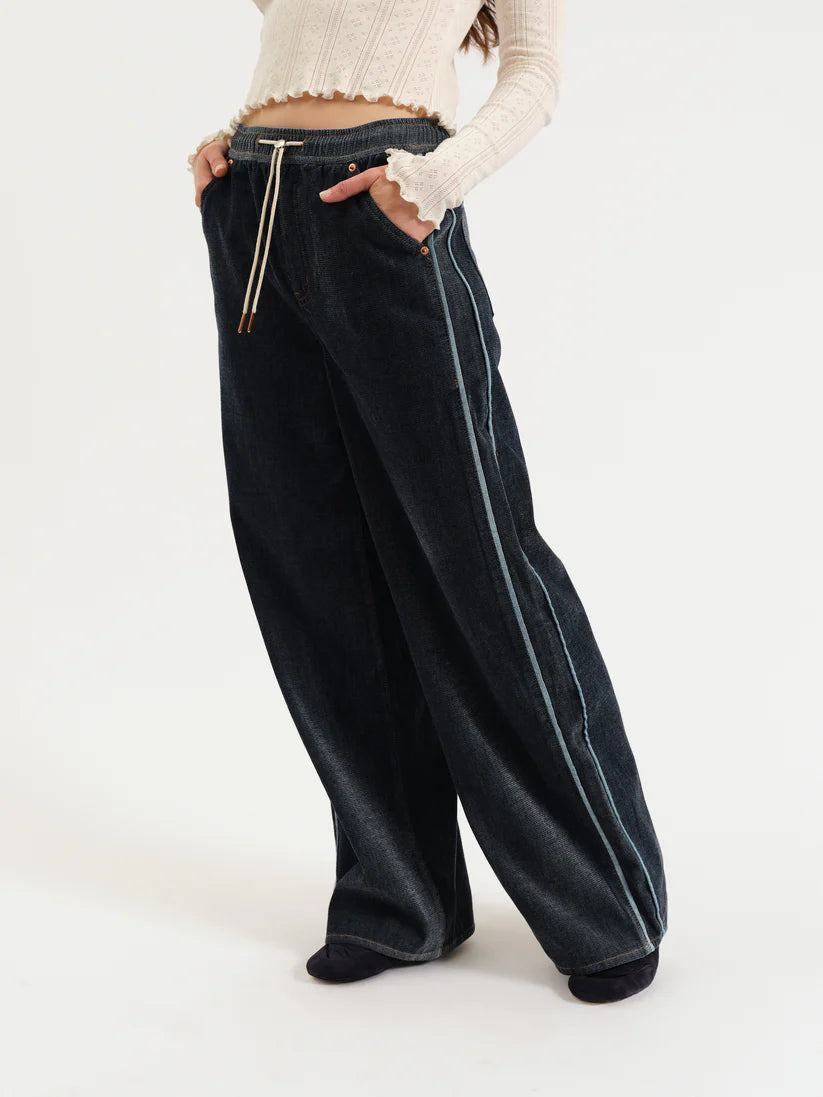 wide leg denim, pull on jeans, relaxed fit jeans, drawstring jeans, dark wash denim, casual denim pants, Whim jeans, off-duty style, comfy denim, trendy lounge jeans