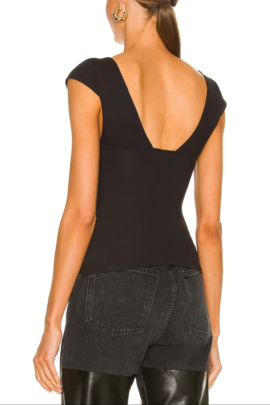 Free People Duo Corset Cami Black. One part bra, one part cami, this corset-inspired style features a deep sweetheart neckline with capped sleeves and seamed cup design, featured in an innovative, sculpting duo fabric that enhances your natural shape with a compressive (never constricting!) mesh underlayer.