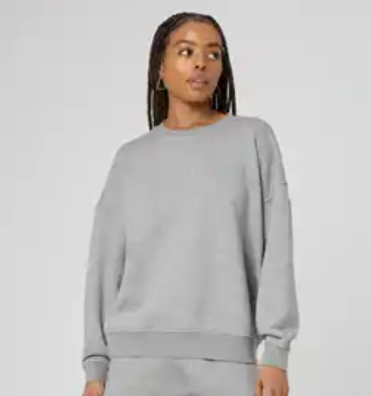 grey crewneck sweatshirt, heather grey pullover, relaxed fit sweatshirt, cozy fleece top, women’s lounge sweatshirt, classic crewneck sweater, soft grey sweatshirt, casual streetwear top, neutral pullover sweater, minimalist fleece crewneck