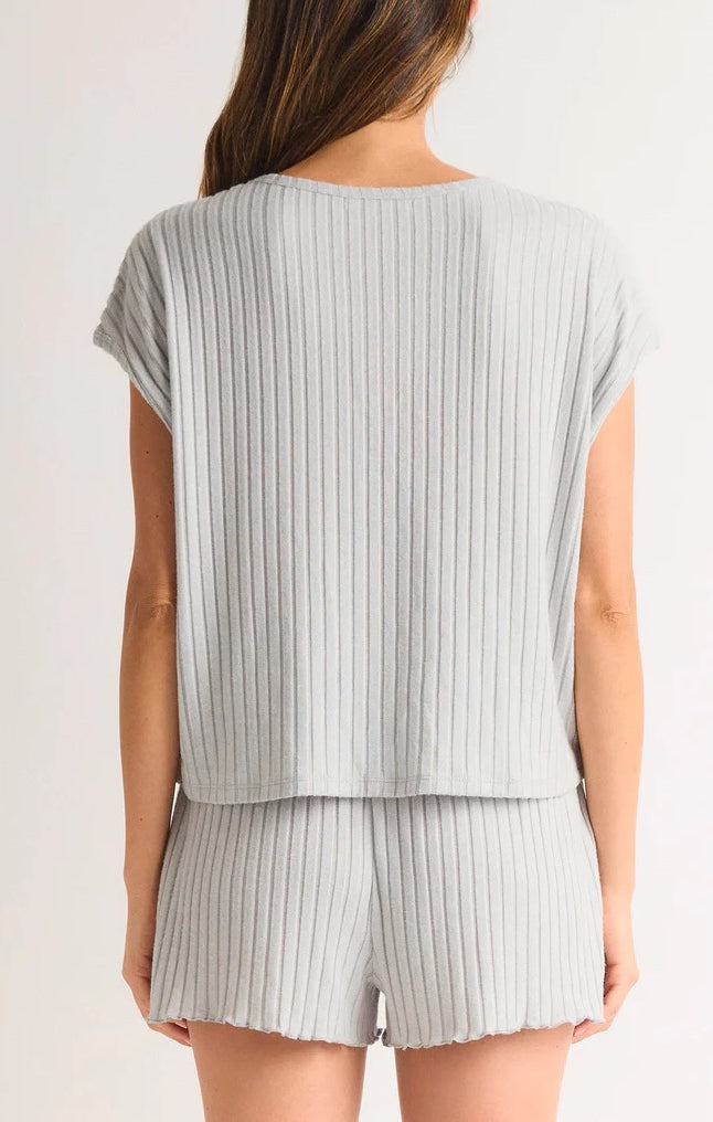 Z Supply Shoreline Rib Top Platinum Grey. Dress yourself in the dreamy softness of your new favorite lounge top. The relaxed fit of the Shoreline Rib Top and classic crew neck style make it easy to wear year-round.