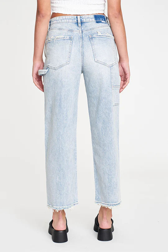 Daze Sundaze Vintage Utility Crop Sun Kissed Vintage. Take it easy like Sunday morning in this relaxed straight leg with utility stitching in the back. With an authentic vintage fit - it's mostly rigid but yields to your body in all the right ways where you need it to.