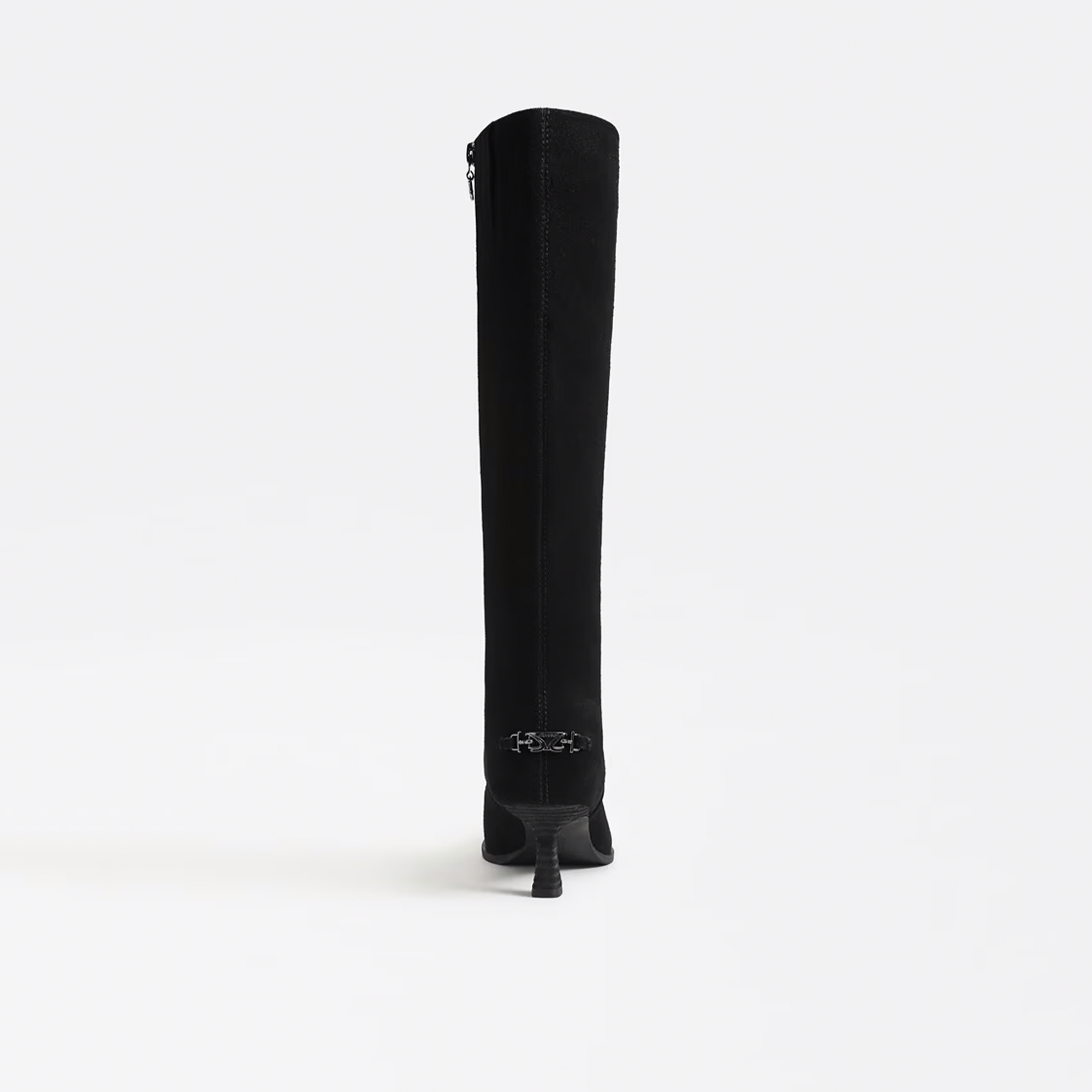 Meet Yulia, your new forever boot, featuring a chic pointed toe and kitten heel. When in doubt, Yulia looks right with bold accessories and a confident strut.