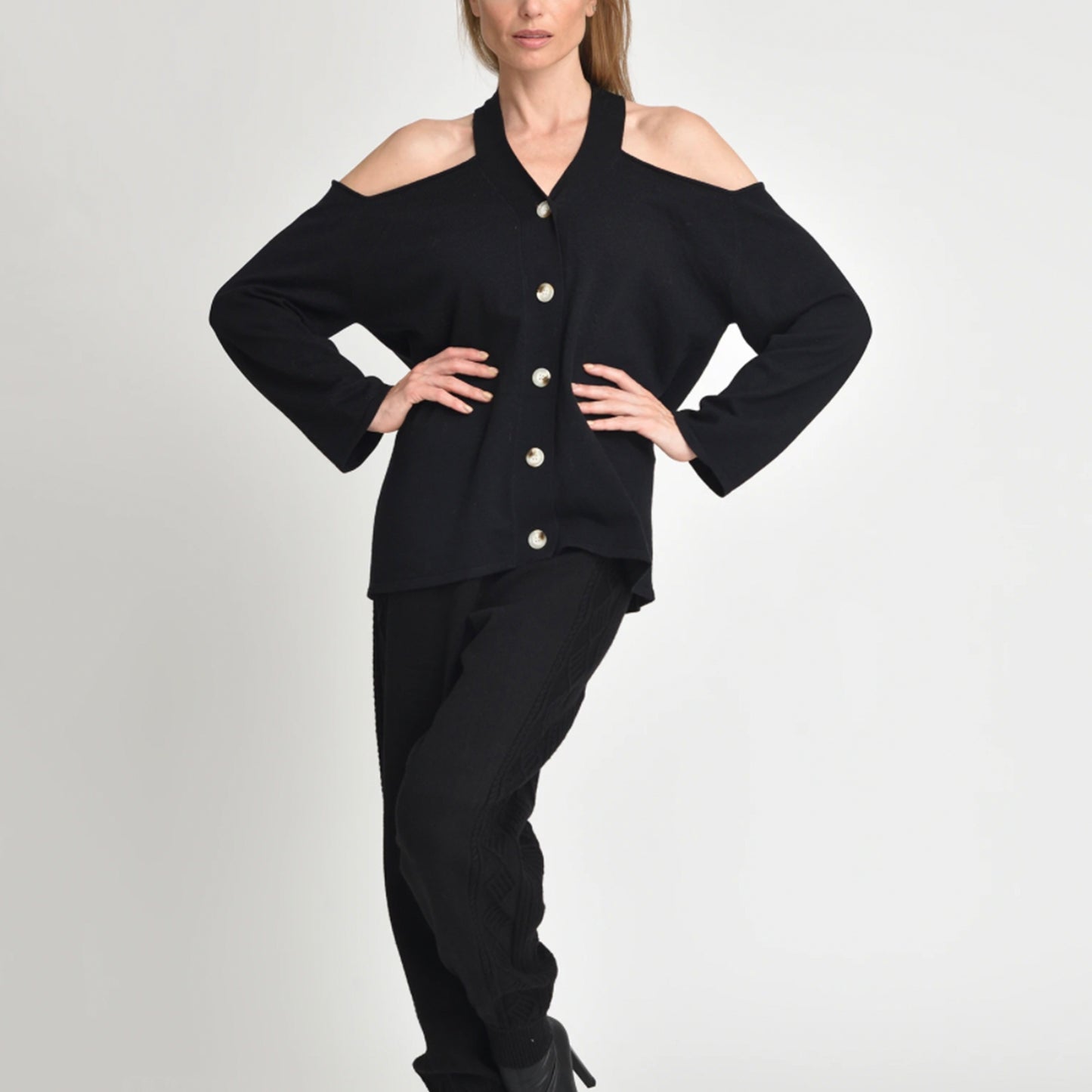 Muche et Muchette Abby Open Shoulder Cardi. This sweater is definitely the fall/winter sweater you want in your closet. The perfect shape to feel good while rocking that cold-shoulder look