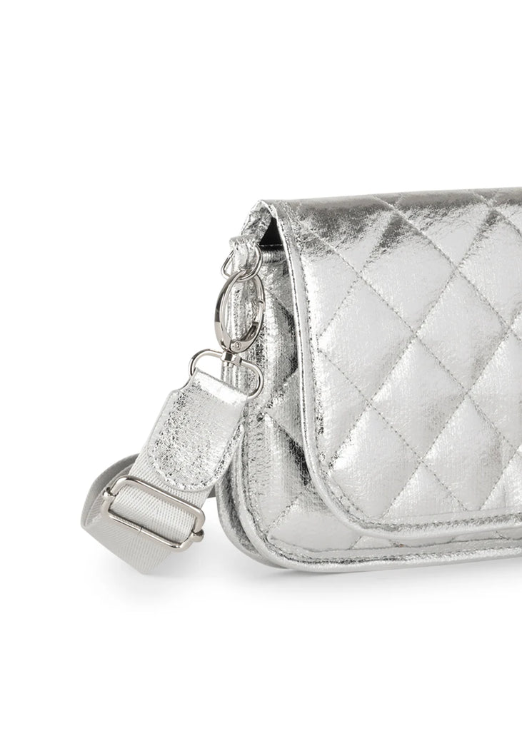 Haute Shore Rae Crossbody Silver. This crossbody features a quilted design with a flap closure, the perfect size for everyday wear that can be used day or night as a crossbody or a clutch.