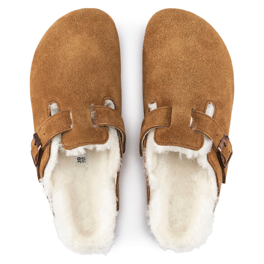 Birkenstock Mink Boston Shearling Clog Mink. This exceptionally cozy version of the Boston clog is made of real, very high-quality suede. The shearling footbed and strap lining exudes style and keeps feet warm. The perfect shoe for cozy winter evenings.