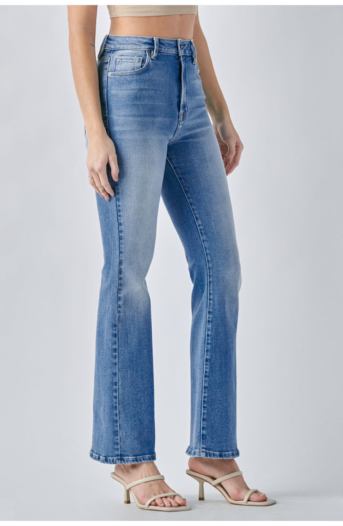 Hidden Clean Stretch Flare Medium Blue. These flare jeans are the perfect everyday pair to add to your closet, with a clean design and high waist fit made with extra stretch to keep you cute and comfortable all day long!