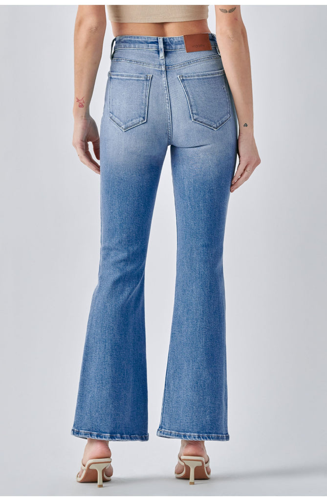 Hidden Clean Stretch Flare Medium Blue. These flare jeans are the perfect everyday pair to add to your closet, with a clean design and high waist fit made with extra stretch to keep you cute and comfortable all day long!