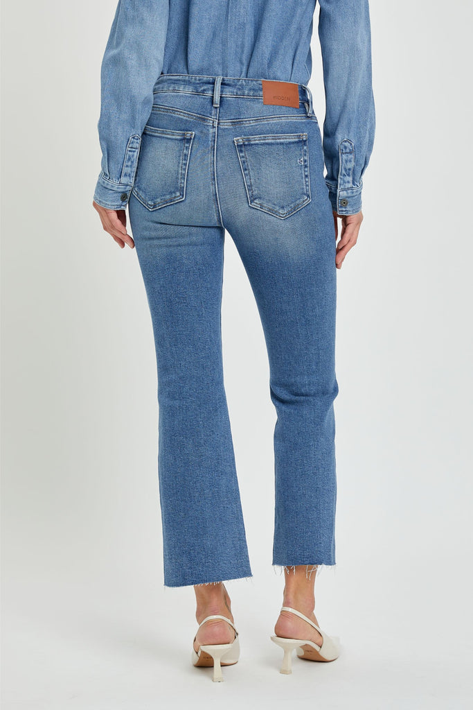 Hidden Ryan Cropped Bootcut Medium Blue. These bootcut jeans have a cropped fit perfect for those on the petite side and a clean design with a medium wash that's perfect for any style day or night.