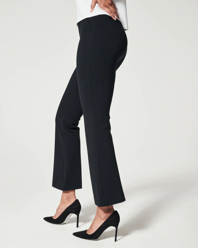 Spanx The Perfect Pant Kick Flare Black. Designed with smoothing premium ponte fabric, this totally machine-washable Kick Flare pant features a comfortable pull-on design and offers a sleek look.