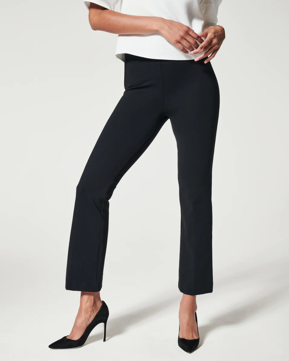 Spanx The Perfect Pant Kick Flare Black. Designed with smoothing premium ponte fabric, this totally machine-washable Kick Flare pant features a comfortable pull-on design and offers a sleek look.