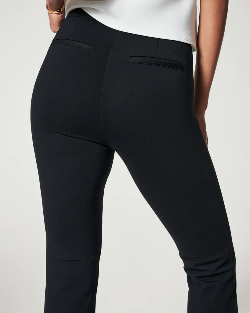 Spanx The Perfect Pant Kick Flare Black. Designed with smoothing premium ponte fabric, this totally machine-washable Kick Flare pant features a comfortable pull-on design and offers a sleek look.