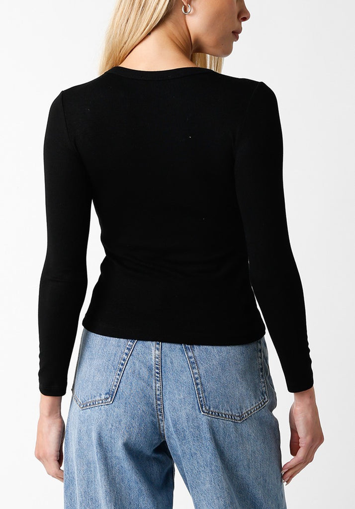 Jeni Everyday Long Sleeve Tee Heather Black. This basic fitted long sleeve tee is a must have for everyday, perfect for layering or wearing on its own tucked into boyfriend jeans or shorts.