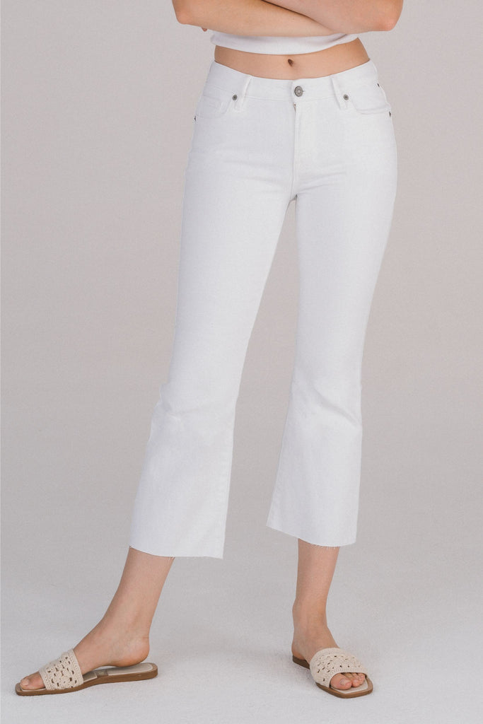 Hidden Happi Clean White Cropped Flare. These white crop flare jeans are a must have for the spring and summer, they go effortlessly with any look, dressy or casual.