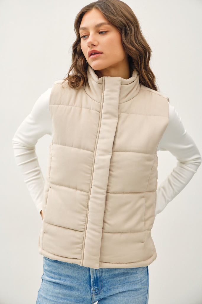 * BASIC PUFFER VEST
* ZIPPER FRONT
* SNAP BUTTONS
* SIDE POCKETS
* FUNNEL NECK
* SLEEVELESS
* FALL WINTER ESSENTIAL
* EVERY DAY LAYERING