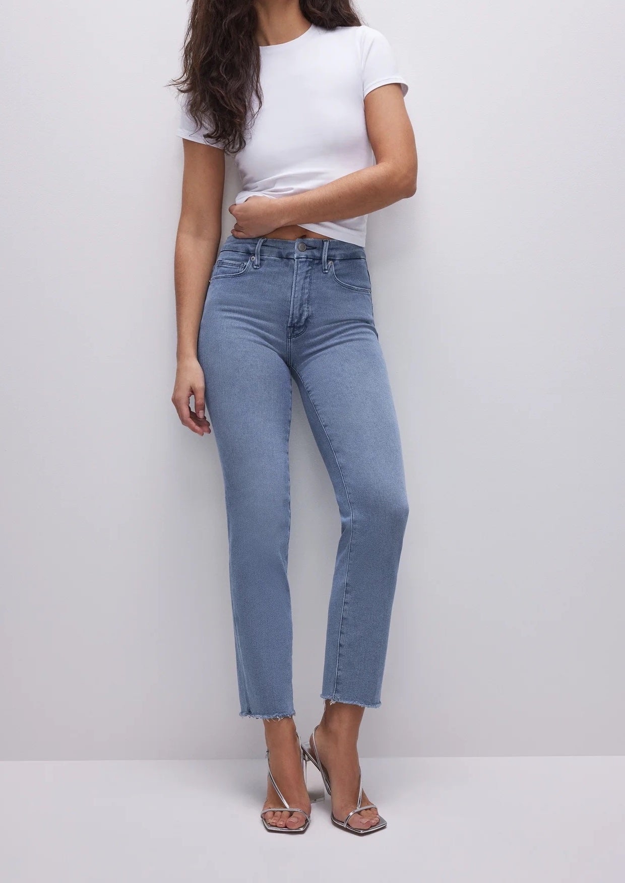Good American Split Pocket Straight Jeans Blue. A high-rise vintage-inspired straight fit in smoothing denim, this will be your new favorite fit featuring a slimming fit and split back pocket detail.