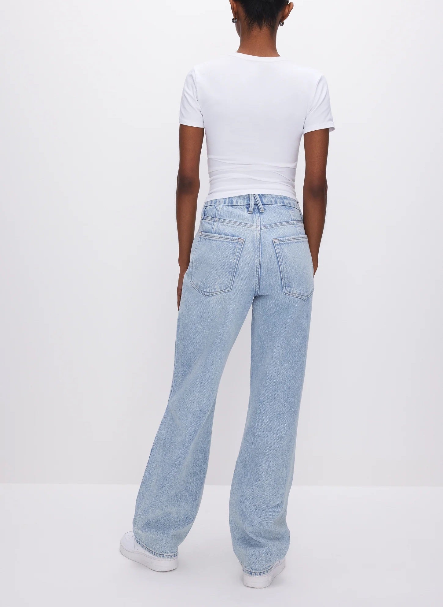 Good American 90s Jeans Blue. These iconic ‘90s inspired relaxed jeans feature a loose straight leg design, distressed knees and a rigid denim for the perfect vintage look.