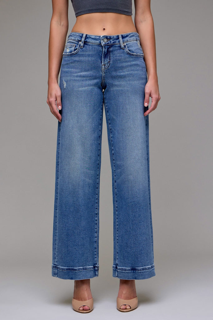 wide leg jeans, high rise denim, medium wash jeans, vintage inspired jeans, relaxed wide leg, women’s jeans, flattering denim fit, everyday denim, casual jeans outfit, trendy wide leg pants