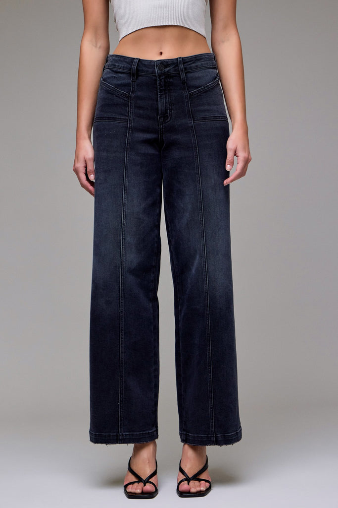 wide leg jeans, high rise jeans, women’s denim, dark wash jeans, wide leg denim, black jeans women, trendy jeans, flattering jeans, full length jeans, modern denim, everyday jeans, casual chic outfit, elevated basics, street style denim, must have jeans, fall denim trend, minimalist style, versatile jeans, women’s wide leg pants