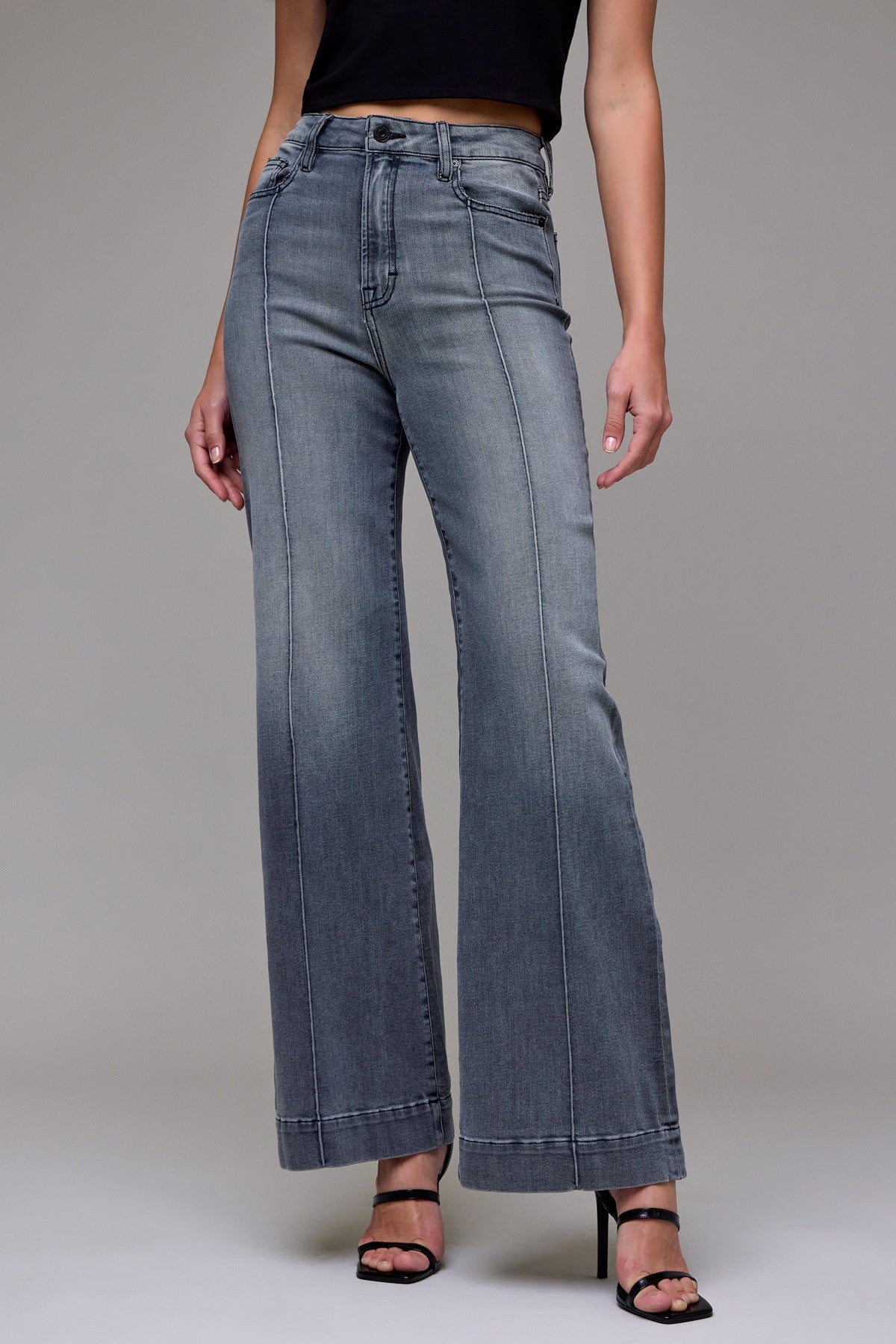wide leg jeans women, high rise wide leg denim, gray jeans women, modern denim women, front seam jeans, flattering wide leg jeans, everyday denim, chic women’s jeans