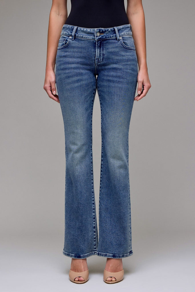women’s straight leg jeans, mid-rise denim, classic blue jeans, everyday jeans, stretch denim, flattering fit, medium wash jeans, wardrobe essentials