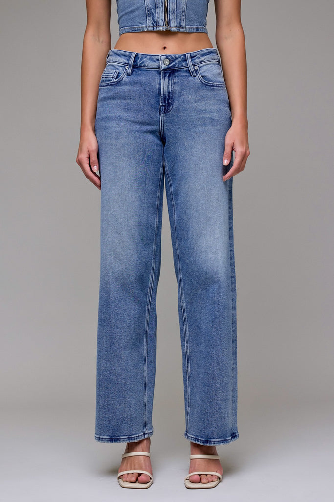  Hidden Mid Rise Logan Dad Jean medium wash