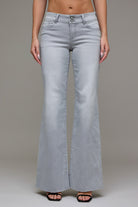 flare jeans women, high rise flare jeans, straight flare jeans women, everyday denim jeans, flattering flare jeans, casual jeans women, modern denim style, weekend wear jeans, women’s denim, casual essentials, easy everyday jeans