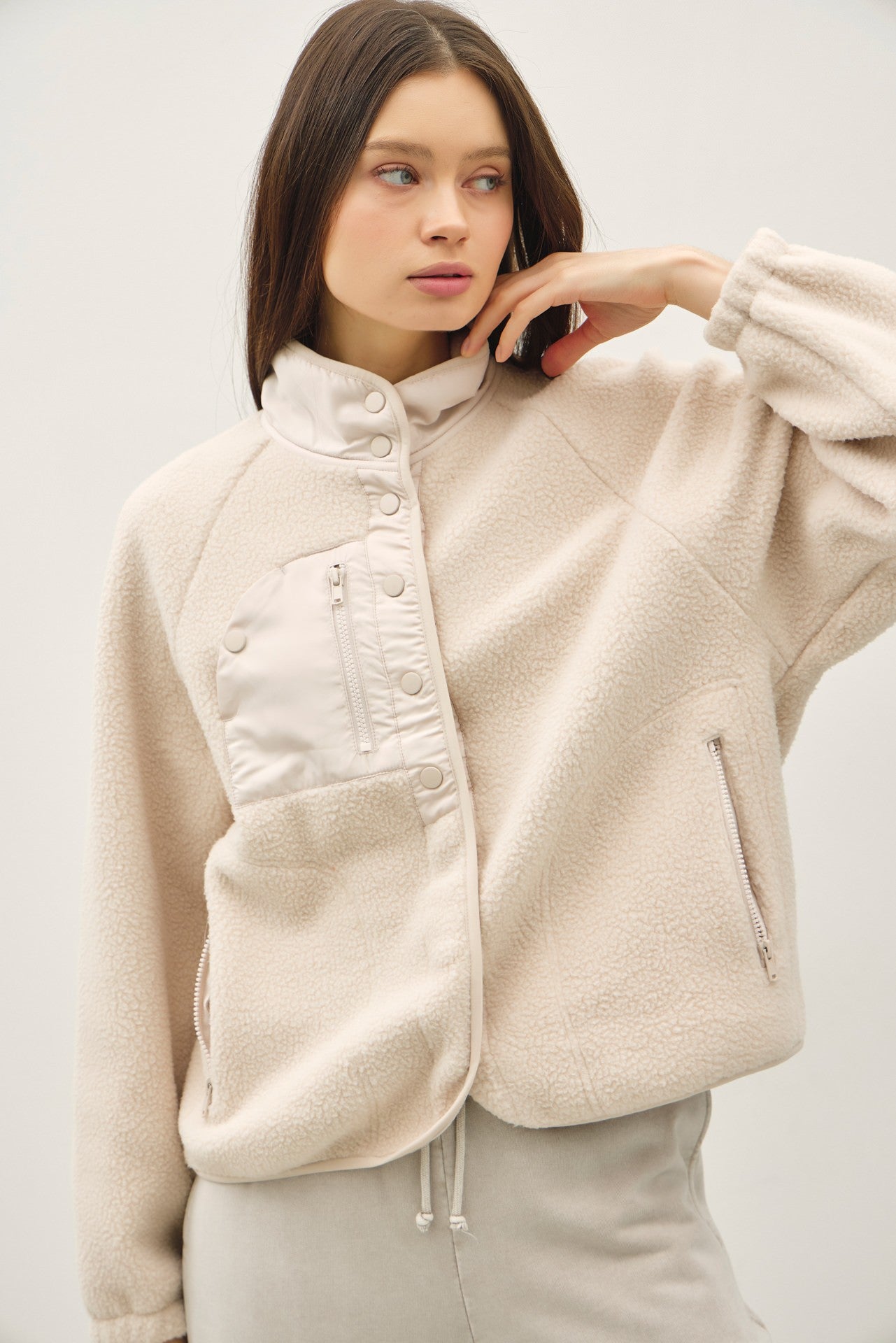 women's jacket
lightweight jacket
casual jacket
cropped jacket
oversized jacket
utility jacket
bomber jacket
structured jacket
fall jacket
winter jacket
trendy outerwear
women's outerwear collection
everyday jacket
layering outerwear
