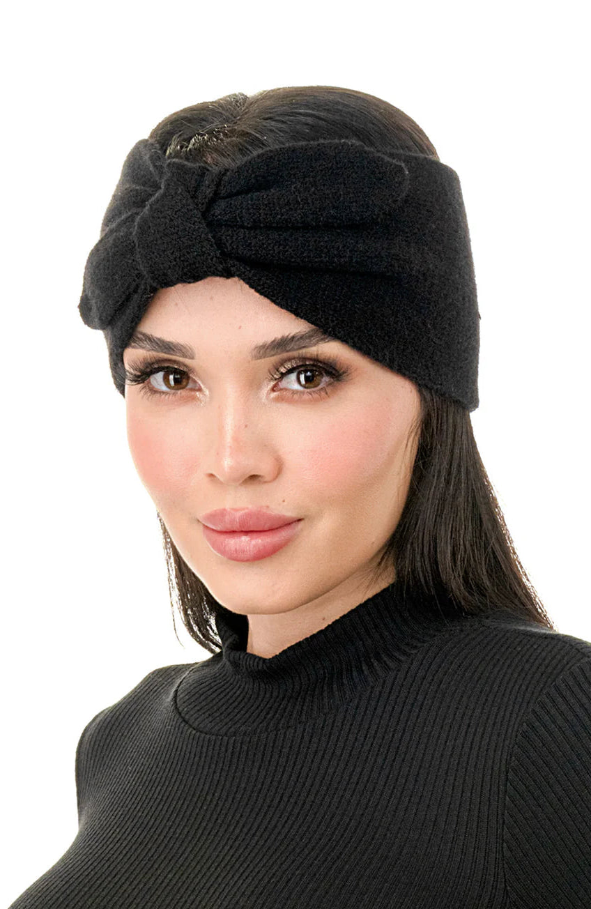 Stay cozy and chic all season long with this twist knit headband — the ultimate cold-weather accessory for Whim girls on the go. Featuring a soft ribbed texture and stylish front twist, this comfy piece keeps your ears warm without sacrificing style. The perfect finishing touch for everything from school drop-off looks to weekend errands and winter getaways.