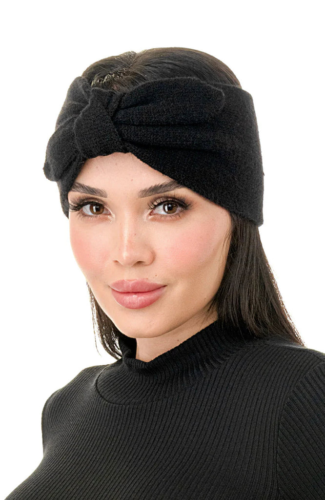 Stay cozy and chic all season long with this twist knit headband — the ultimate cold-weather accessory for Whim girls on the go. Featuring a soft ribbed texture and stylish front twist, this comfy piece keeps your ears warm without sacrificing style. The perfect finishing touch for everything from school drop-off looks to weekend errands and winter getaways.