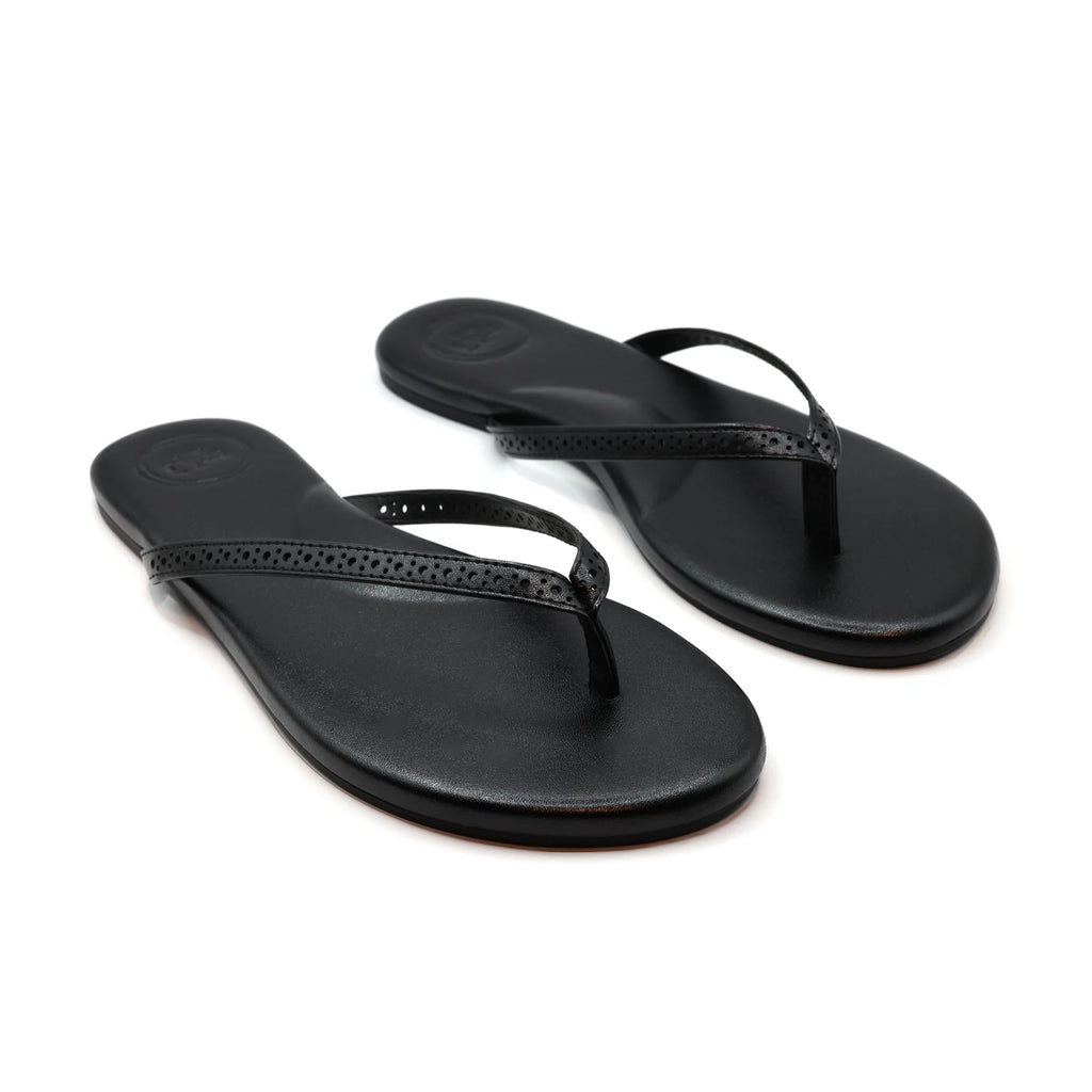 Solei Sea Indie UES Sandal Black. The cushioned footbed, padded arch support, non-slip rubber bottoms and water-resistant vegan leather pack these sandals with the versatility to seamlessly wear to the beach, brunch or anywhere in between.