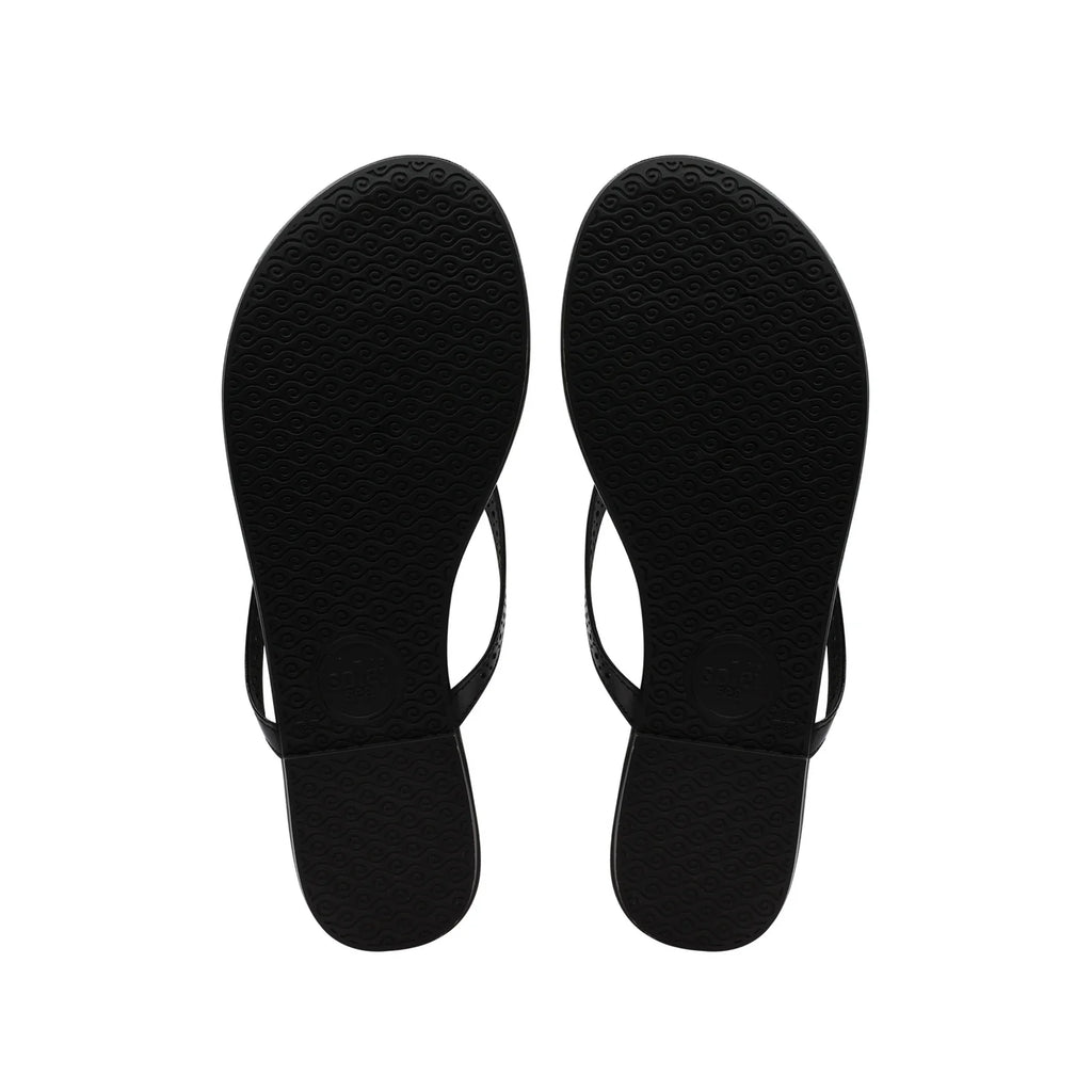 Solei Sea Indie UES Sandal Black. The cushioned footbed, padded arch support, non-slip rubber bottoms and water-resistant vegan leather pack these sandals with the versatility to seamlessly wear to the beach, brunch or anywhere in between.