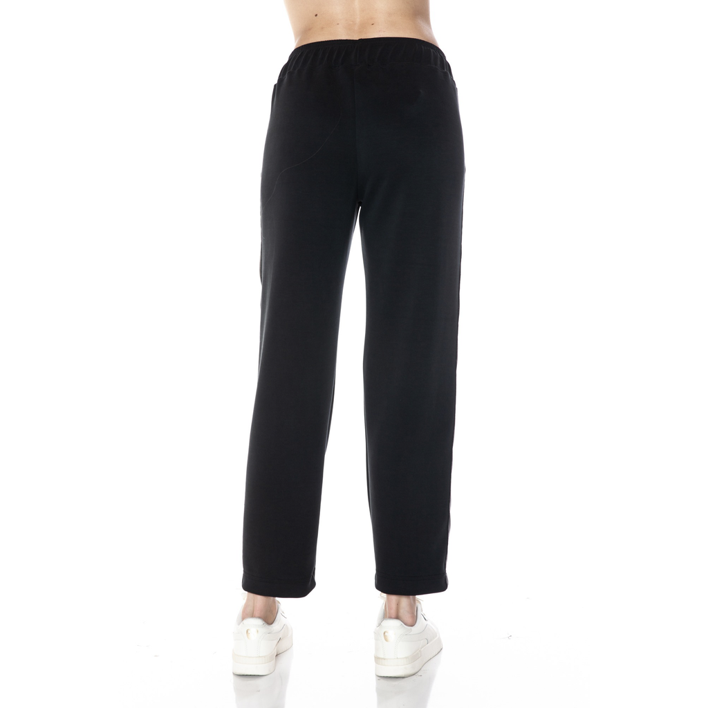 The Jass Straight Leg Pleather Pocket Sweatpants are the perfect mix of edgy and comfy. With sleek pleather pockets and a relaxed straight-leg fit, these sweatpants elevate your lounge game while keeping you cozy. Perfect for when you want to add a little attitude to your casual look without sacrificing comfort.