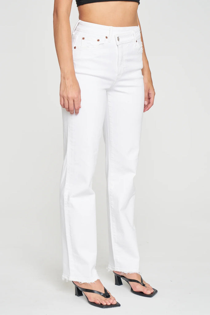 Daze Sundaze Crossover Jean White. Take it easy like Sunday morning in this relaxed straight leg, with a waist defining crossover button. Constructed in a soft white, the fit is mostly rigid, but with a touch of stretch.