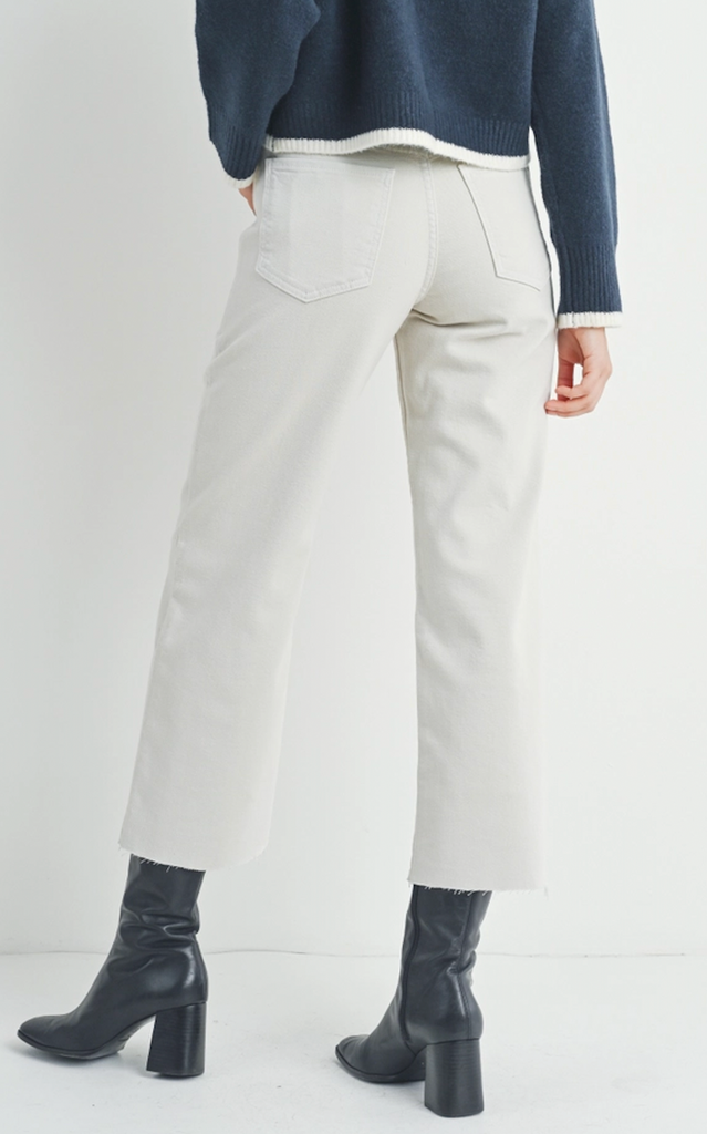 JBD Utility Wide Leg White. Wide leg jeans are everywhere, shouldn’t they be in your closet? Get with the times and make a statement in these wide leg Jeans. Bonus: big, roomy pockets that fit your phone and add just the right amount of drama.