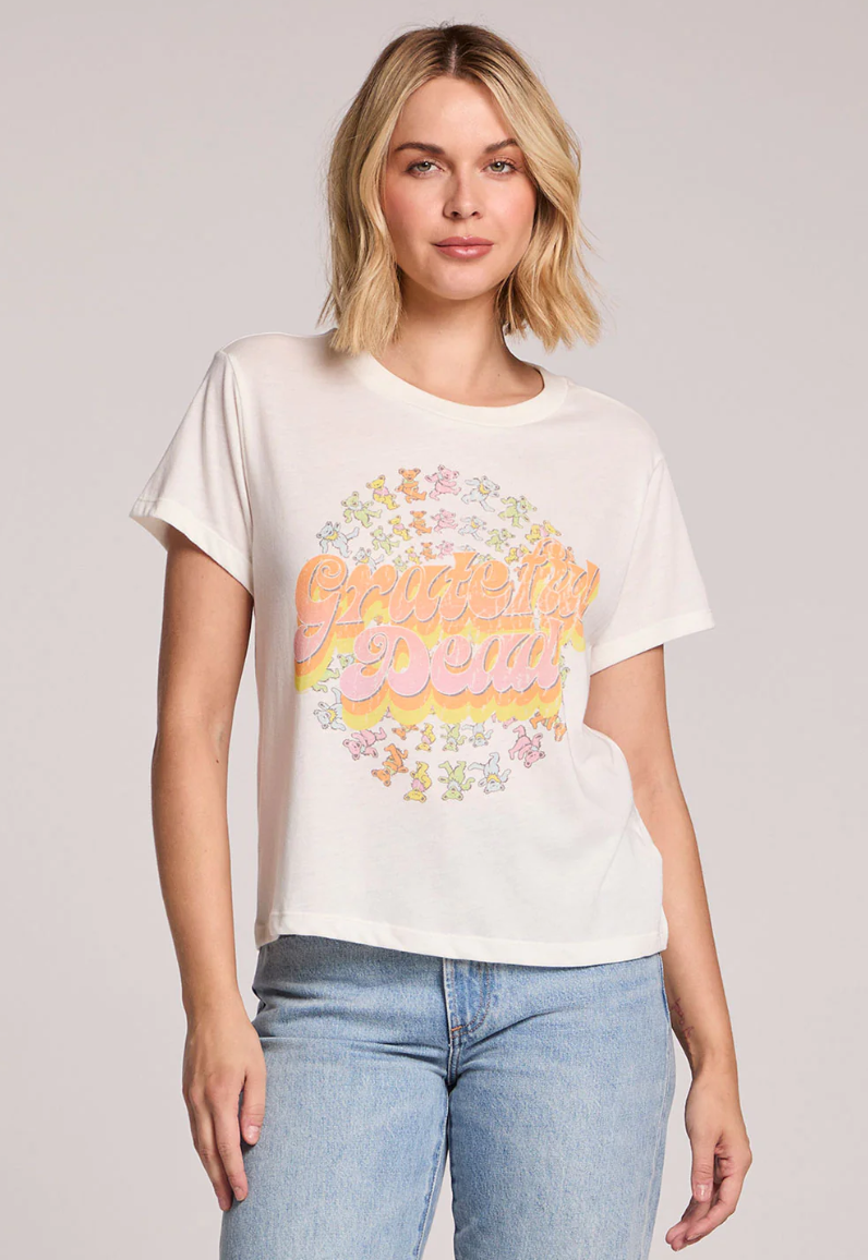 Cream graphic t-shirt with retro “Grateful Dead” artwork and relaxed fit paired with light wash denim.
