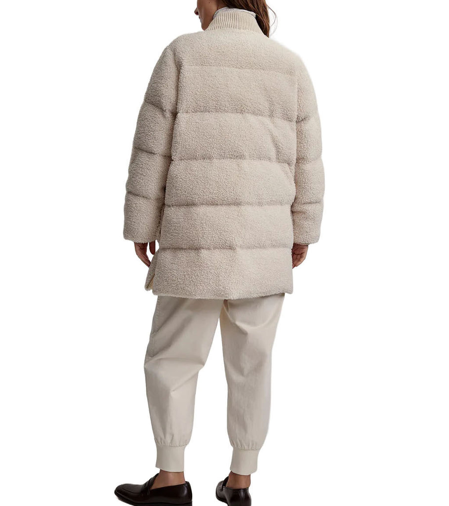 Varley Wynn Sherpa Puffer Sand Shell. Your everyday puffer coat, elevated. The Wynn is a longline take on a winter essential. Featuring button closures and oversized outer pockets and zip inner pockets.