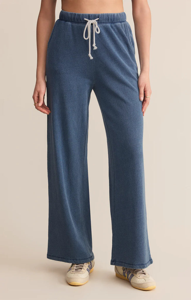 Hunter knit denim pant
Regular fit
Knit Denim: 85% Cotton 15% Polyester
Mid rise
Full length
Elastic waistband with drawcord
Side seam pockets