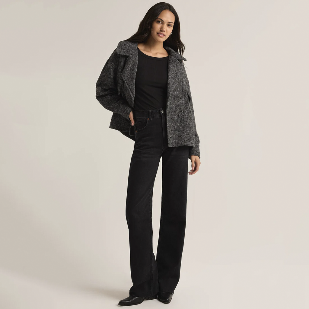 Add a timeless touch to your wardrobe with this Herringbone Bouclé Jacket, designed with a classic collared neckline and button-front closure. The heavyweight fabric keeps you cozy during cooler days, while the flap pockets offer both practicality and a chic finish. Perfect for layering, this jacket combines style and function for a versatile, sophisticated look.