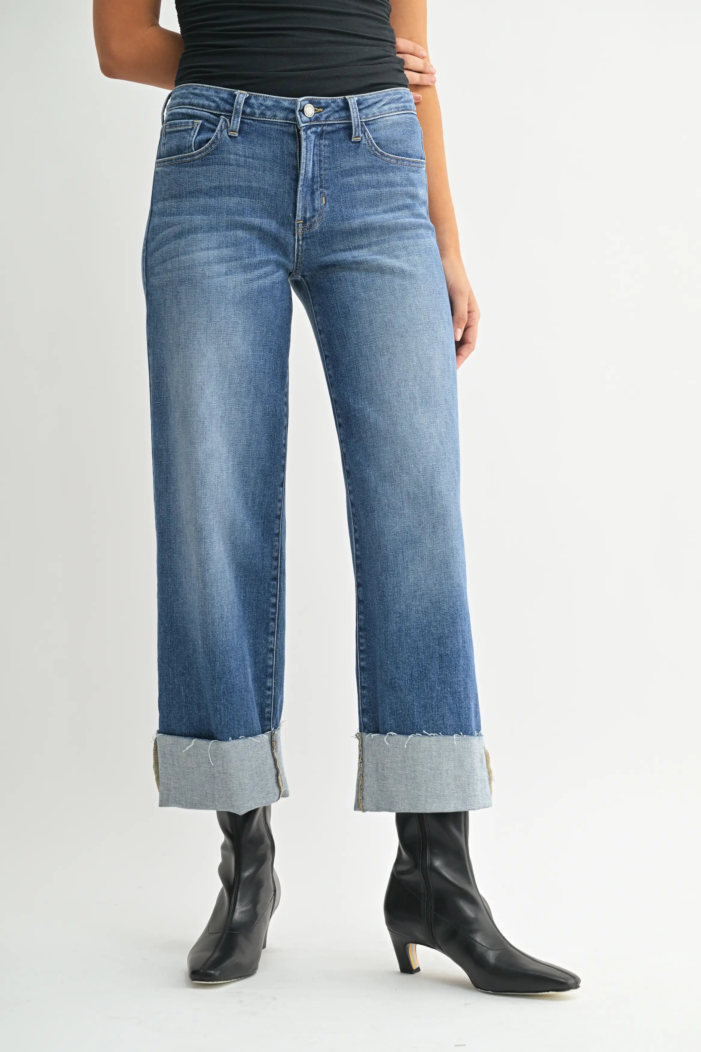 Mid rise wide leg jeans with raw edge hem