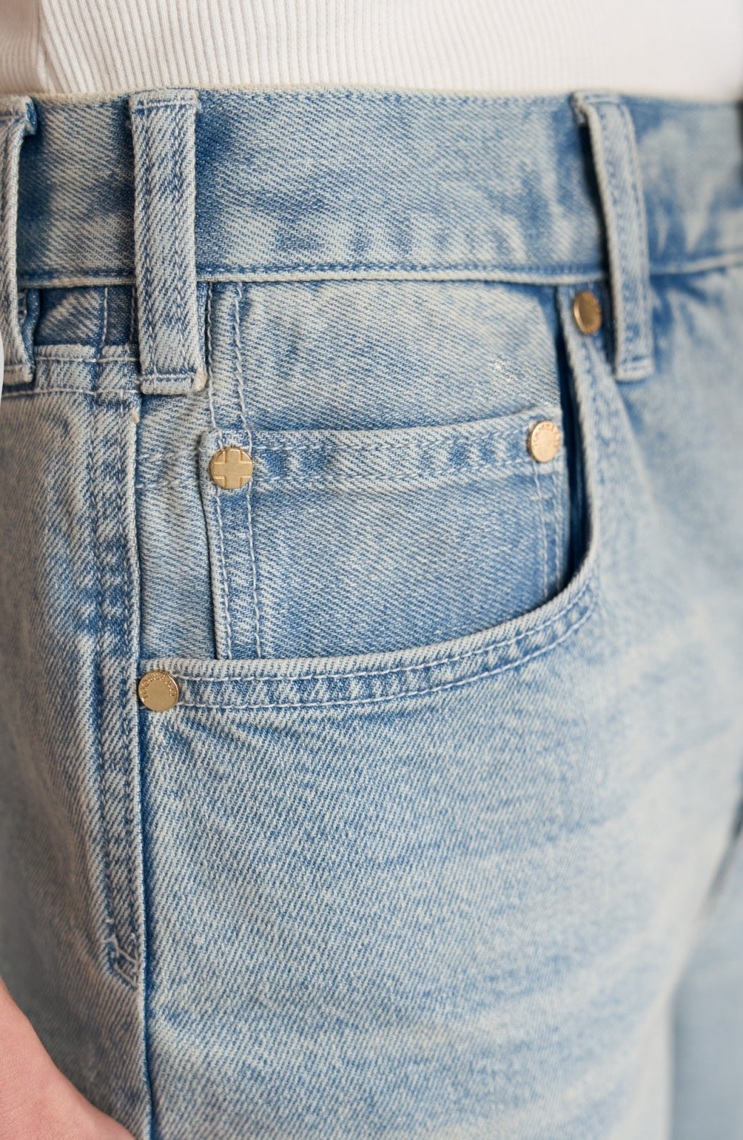 Liverpool Maisie High Rise Vintage Straight in Prairie Mist, front pocket detail view